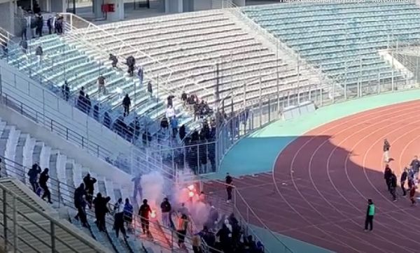 Νίκη Βόλου - ΑΕΛ: Οριστική διακοπή στο ματς λόγω επεισοδίων μεταξύ των οπαδών των δύο ομάδων