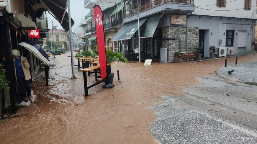 Φ. Στάθης: Δύο μέτρα νερό στα πεδινά χωριά, μεγάλες καταστροφές στα ορεινα - 12 εγκλωβισμένοι στο Ριζοβούνι