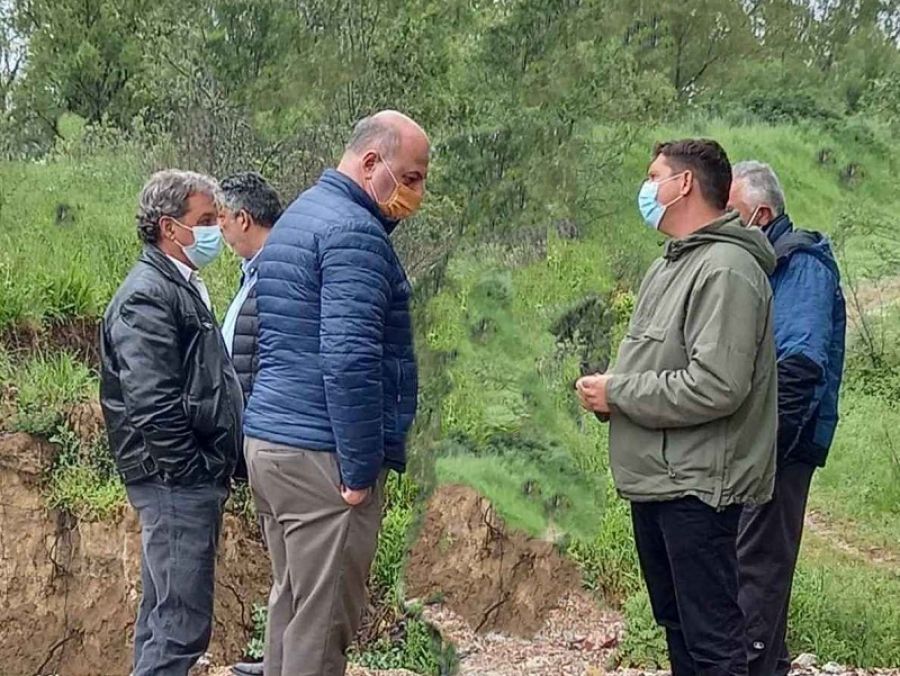 "Συζήτηση και ενημέρωση για την πορεία των έργων αποκατάστασης από τον Ιανό από τον πρόεδρο και τους κατοίκους της Τ.Κ. Καρποχωρίου"