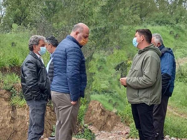 "Συζήτηση και ενημέρωση για την πορεία των έργων αποκατάστασης από τον Ιανό από τον πρόεδρο και τους κατοίκους της Τ.Κ. Καρποχωρίου"