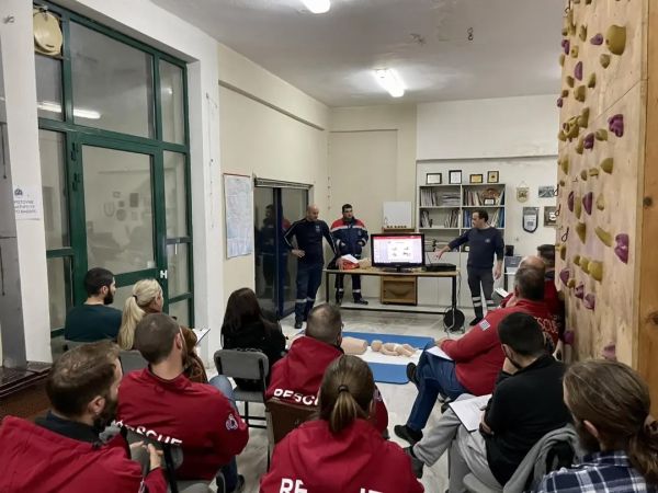 Σεμινάριο Α' Βοηθειών του ΕΚΑΒ στην Ελληνική Ομάδα Διάσωσης Καρδίτσας