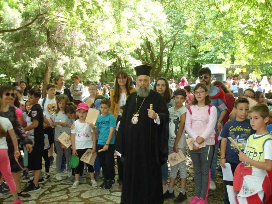 Περισσότερα από 1.000 παιδιά συμμετείχαν στην ετήσια εκδρομή λήξης των Κατηχητικών Συνάξεων της Ιεράς Μητρόπολης (+Φώτο)