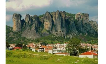 3 Συλλήψεις για παράνομο zip line στους βράχους των Μετεώρων