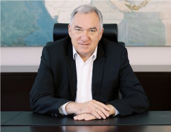 Επίθεση από αγνώστους δέχθηκε ο Δήμαρχος Λαμίας Θύμιος Καραΐσκος ενώ βρισκόταν στο αυτοκίνητο