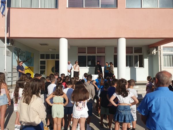 Με τον καθιερωμένο Αγιασμό ξεκίνησε η νέα σχολική χρονιά στα σχολεία του Δήμου Μουζακίου
