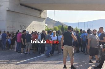 Έκλεισαν την Ε.Ο. Τρικάλων – Λάρισας, οι πλημμυροπαθείς της Φαρκαδόνας (+Βίντεο)