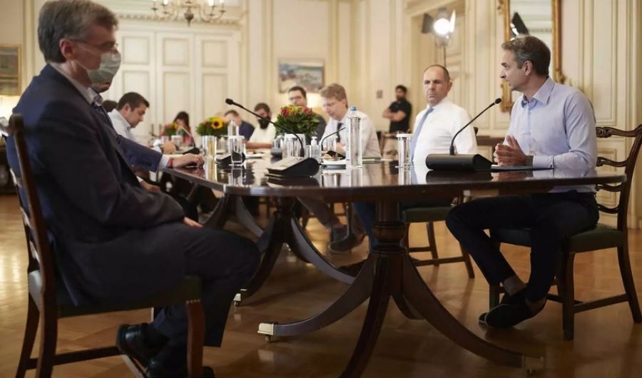 Σύσκεψη υπό τον Πρωθυπουργό για τον κορονοϊό: Επαγρύπνηση και αυστηρή εφαρμογή των μέτρων