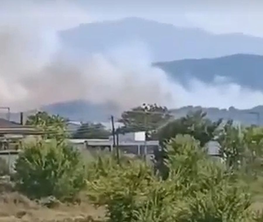 Μεγάλη πυρκαγιά ανάμεσα σε Κρύα Βρύση και Ρούσσο - Alert από την Πολιτική Προστασία, επιστράτευση εναέριων μέσων