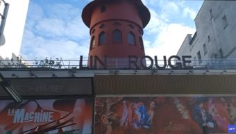 Παρίσι: Η φτερωτή του μύλου του εμβληματικού Moulin Rouge έπεσε στη διάρκεια της νύχτας (+Βίντεο)