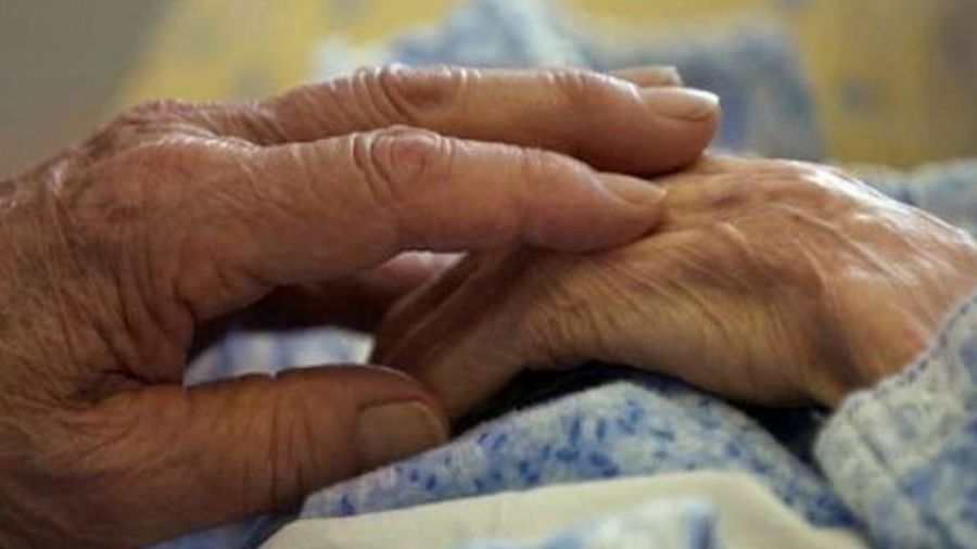 Πέθανε στο σπίτι της στον Βόλο 92χρονη από κορονοϊό - Νοσεί όλη η οικογένεια