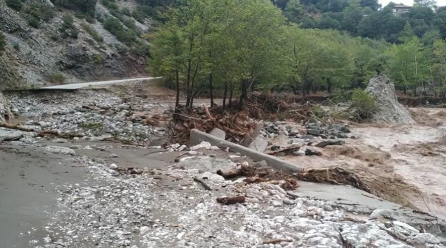 Αργιθέα: Διανοίξεις χωμάτινων διόδων με μισθωμένα από την Π.Ε. Καρδίτσας μηχανήματα
