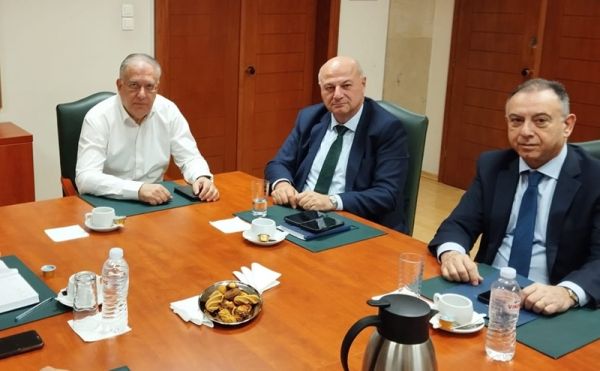 Σύσκεψη των Υπουργών Ανάπτυξης και Αγροτικής Ανάπτυξης για τη συγκράτηση των τιμών των αμνοεριφίων ενόψει Πάσχα