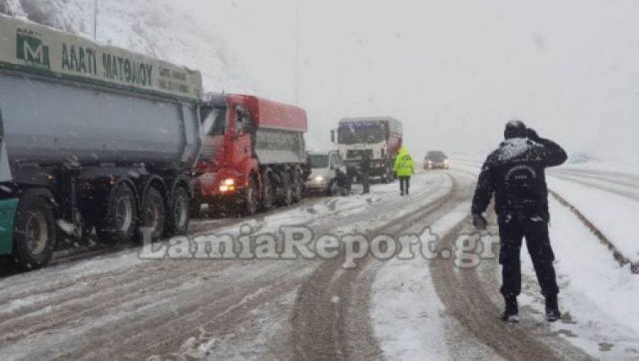 Απαγορευτικό για φορτηγά στη εθνική οδό Λαμίας - Αθηνών λόγω χιονόπτωσης