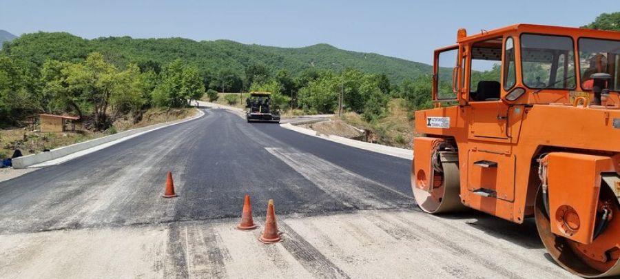 Ασφαλτόστρωση και σήμανση της οδού στη θέση "Κανόνια"