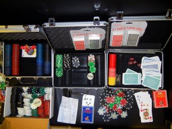 10 συλλήψεις για πόκερ στη Λάρισα