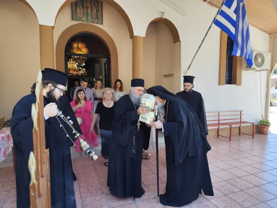 Θεία Λειτουργία από τον Μητροπολίτη κ. Τιμόθεο ενώπιον της τιμίας κάρας του Αγίου Βησσαρίωνα στην Τ.Κ. Αγίου Βησσαρίωνα