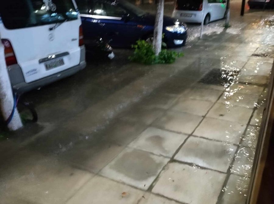 Σφοδρή βροχόπτωση στην Καρδίτσα μετά τις 8 μ.μ. της Παρασκευής (+Φωτο)