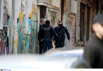 Επιχείρηση της αστυνομίας σε υπό κατάληψη κτίρια στα Εξάρχεια