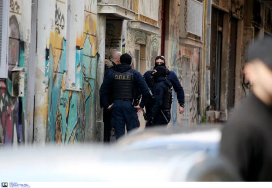 Επιχείρηση της αστυνομίας σε υπό κατάληψη κτίρια στα Εξάρχεια