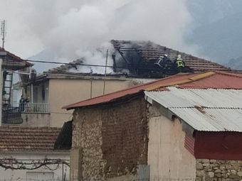 Πυρκαγιά σε δίπατη κατοικία σημειώθηκε το μεσημέρι της Τρίτης (17/11) στο Μαυρομμάτι