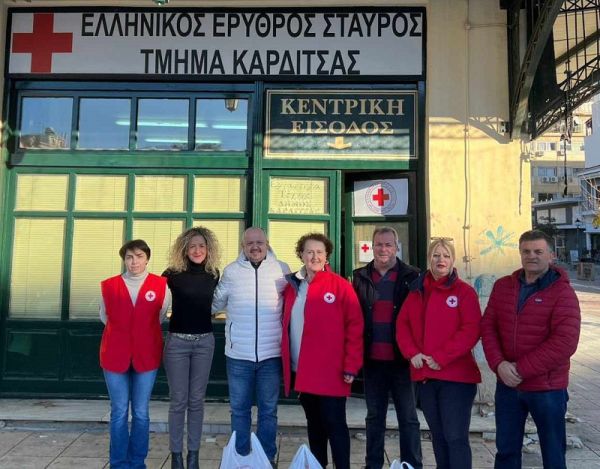 Δέματα "αγάπης" σε ευάλωτες πληθυσμιακές ομάδες από το Περιφερειακό Τμήμα Ε.Ε.Σ. Καρδίτσας