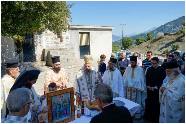 Δημ. Παπακώστας: "Στη Θεία Λειτουργία στην απόμακρη Ενορία των Ρογκίων Βραγκιανών χοροστάτησε ο Μητροπολίτης κ. Τιμόθεος" (+Φώτο)