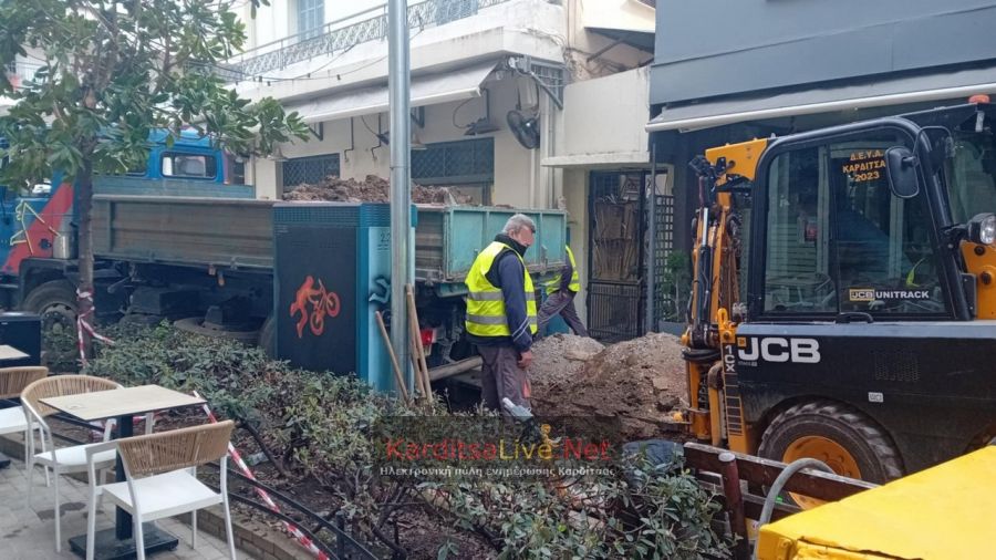 Σε εξέλιξη εργασίες αντικατάστασης αγωγού ακαθάρτων σε τμήμα του πεζοδρόμου Σμύρνης (+Φωτο)