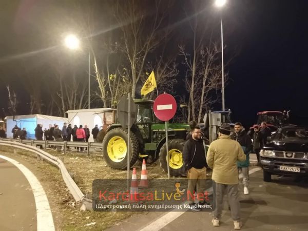 "Κρατάει" το μπλόκο στον κόμβο του Ε65 - "Παραμονή" αποφασίστηκε στην αποψινή συνέλευση, ενώ συγκαλείται νέα στη 1 το μεσημέρι της Κυριακής