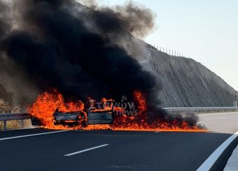 Κάηκε ολοσχερώς αυτοκίνητο στην Καλαμπάκα (+Φωτο)