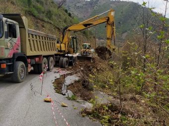 Σε αποκατάσταση ζημιών στο οδικό δίκτυο της Καλής Κώμης Αργιθέας προχώρησε η Π.Ε. Καρδίτσας
