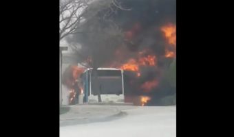 Θεσσαλονίκη: Παρανάλωμα του πυρός αστικό λεωφορείο των ΚΤΕΛ στα Κοιμητήρια Ευόσμου