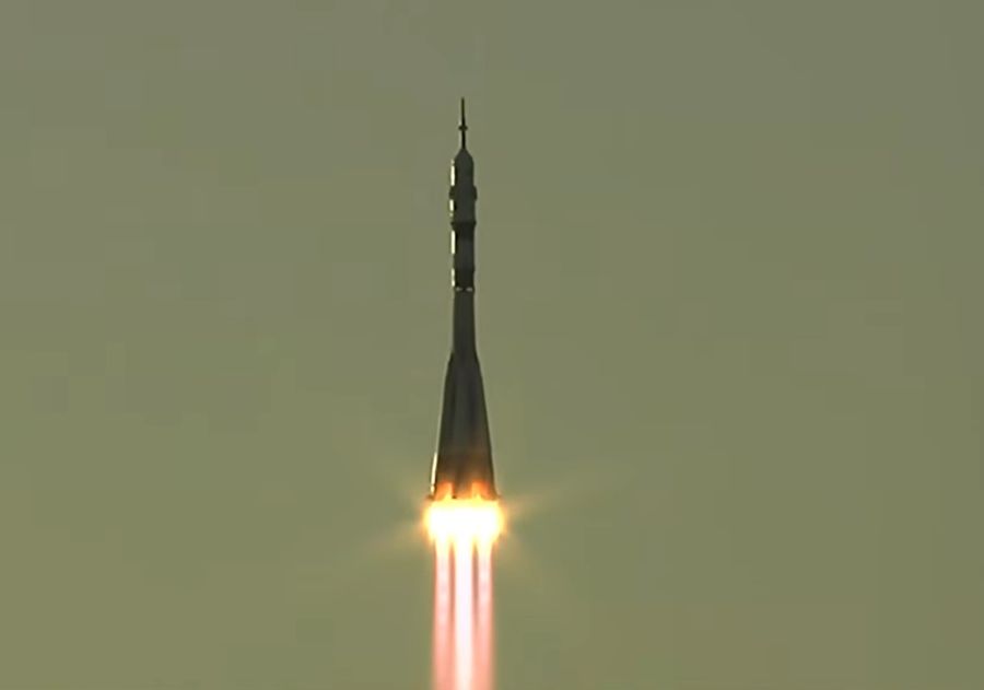 Το διαστημόπλοιο Soyuz μετέφερε νέο αμερικανικορωσικό πλήρωμα στον ΔΔΣ