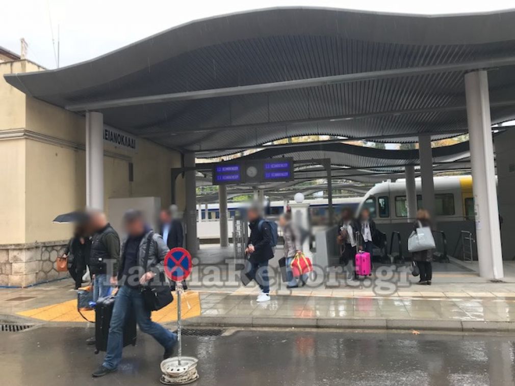 Συνεχίζεται η ταλαιπωρία των ταξιδιωτών με τρένο στο Λιανοκλάδι - Μετεπιβίβαση σε λεωφορεία