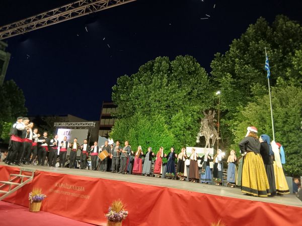 Σε ρυθμούς Καραϊσκακείων η Καρδίτσα - Τα χορευτικά συγκροτήματα που συμμετείχαν την Κυριακή (21/6)