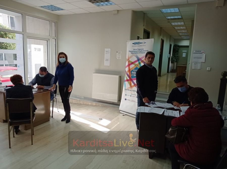 Δράση νομικής πληροφόρησης και υποδοχής ερωτημάτων πραγματοποιήθηκε στο Εργατικό Κέντρο (+Φώτο +Βίντεο)