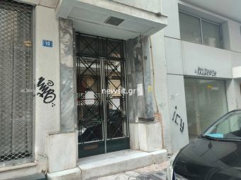 Αθήνα: Άνδρας επιτέθηκε και σκότωσε γυναίκα έξω από την πολυκατοικία που διέμενε