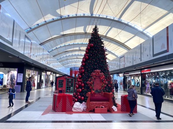 Fashion City Outlet: Κυριακή (27/11) με ανοιχτά καταστήματα, δωρεάν μετακίνηση και προσφορές έως και -80%
