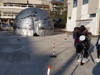 Εκδήλωση αστρονομίας με το Φορητό Ψηφιακό Πλανητάριο στο 5ο Δημοτικό Σχολείο Καρδίτσας