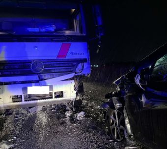 Τροχαίο έξω από τον Ε65 στα Τρίκαλα: Ι.Χ. πέρασε στο αντίθετο ρεύμα και συγκρούστηκε με φορτηγό