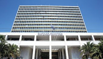 Στη ΓΑΔΑ κρατείται ο 89χρονος που πυροβόλησε 5 άτομα στην Αθήνα - Το σχέδιο που οδηγούσε σε διαφυγή στην Ιταλία