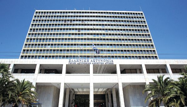 Στη ΓΑΔΑ κρατείται ο 89χρονος που πυροβόλησε 5 άτομα στην Αθήνα - Το σχέδιο που οδηγούσε σε διαφυγή στην Ιταλία