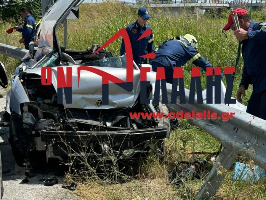 Κατερίνη: Σύγκρουση τουριστικού λεωφορείου με Ι.Χ. - Απεγκλωβίστηκαν δύο άνδρες νεκροί