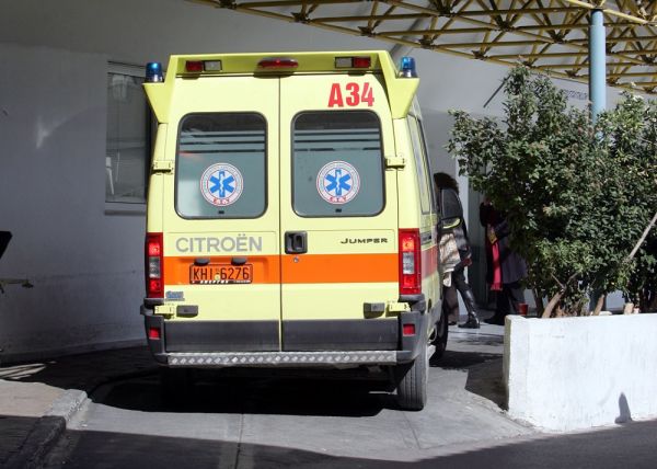 Λάρισα: Τροχαίο με μηχανή με δύο τραυματίες