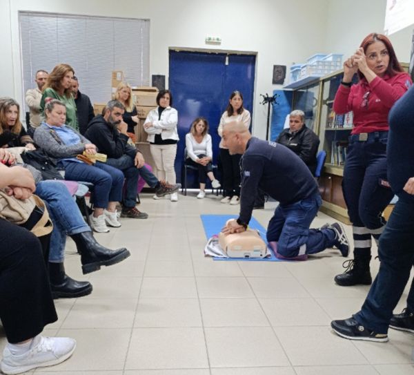 Σεμινάριο πρώτων βοηθειών στο ΣΔΕ Καρδίτσας από το ΕΚΑΒ Καρδίτσας
