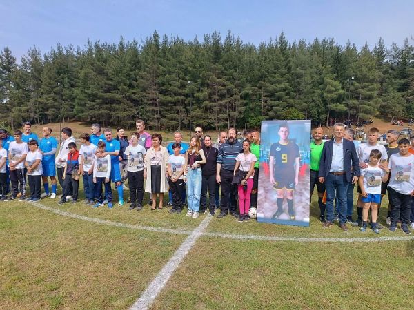 Παλαίμαχοι της Εθνικής Ποδοσφαίρου συμμετείχαν στο τουρνουά μνήμης στο Μαυρομμάτι στη μνήμη του 20χρονου Ηλία Μπρέλλα (+Φωτο)