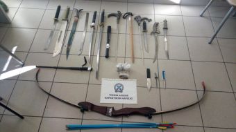 Λάρισα: Τους συνέλαβαν με 11 σπαθιά…