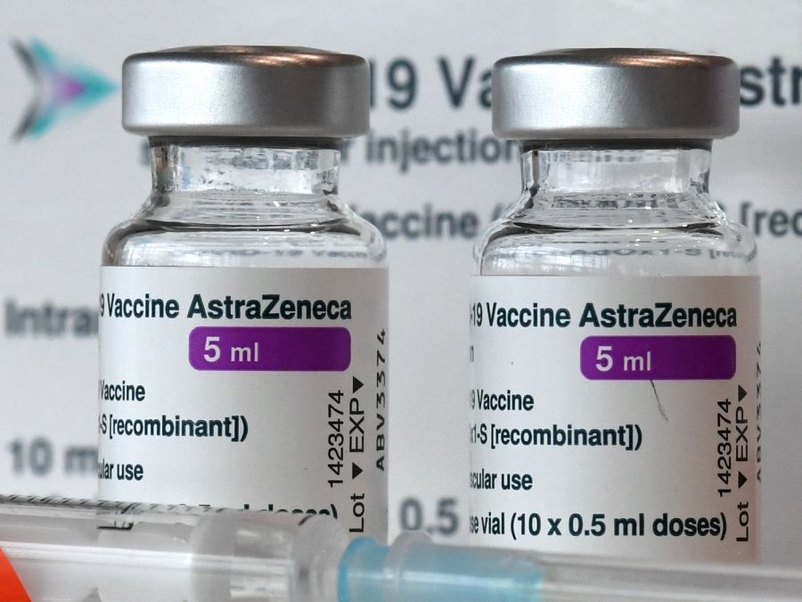 Εμβόλιο AstraZeneca (Vaxzevria): Νέες συμβουλές από τον ΕΜΑ για θρομβώσεις και χαμηλό αριθμό αιμοπεταλίων