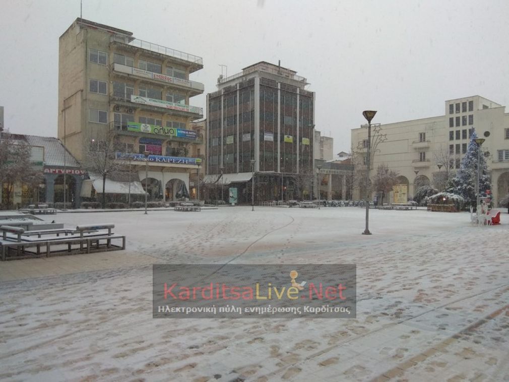 Έναρξη νέας χιονόπτωσης στην Καρδίτσα. Περί τα 10-15 εκατοστά το ύψος του χιονιού που αναμένεται