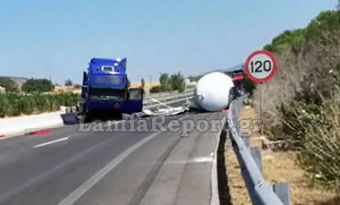 Τούμπαρε βυτιοφόρο - Κλείνει η εθνική οδός Αθηνών - Λαμίας
