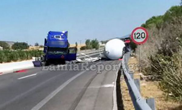 Τούμπαρε βυτιοφόρο - Κλείνει η εθνική οδός Αθηνών - Λαμίας